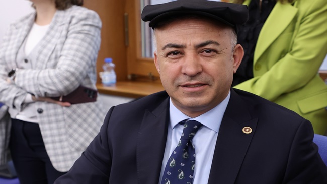TAHTASIZ KAÇAK PANCAR EKİMİNİ BAKAN’A AKTARDI